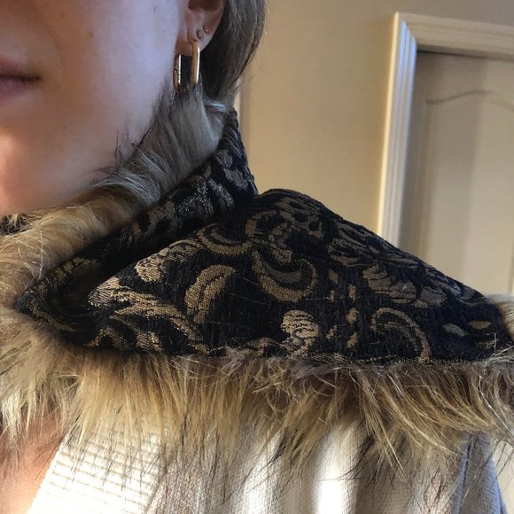 Club Monaco Fur Collar Scarf - Picture 6 of 8